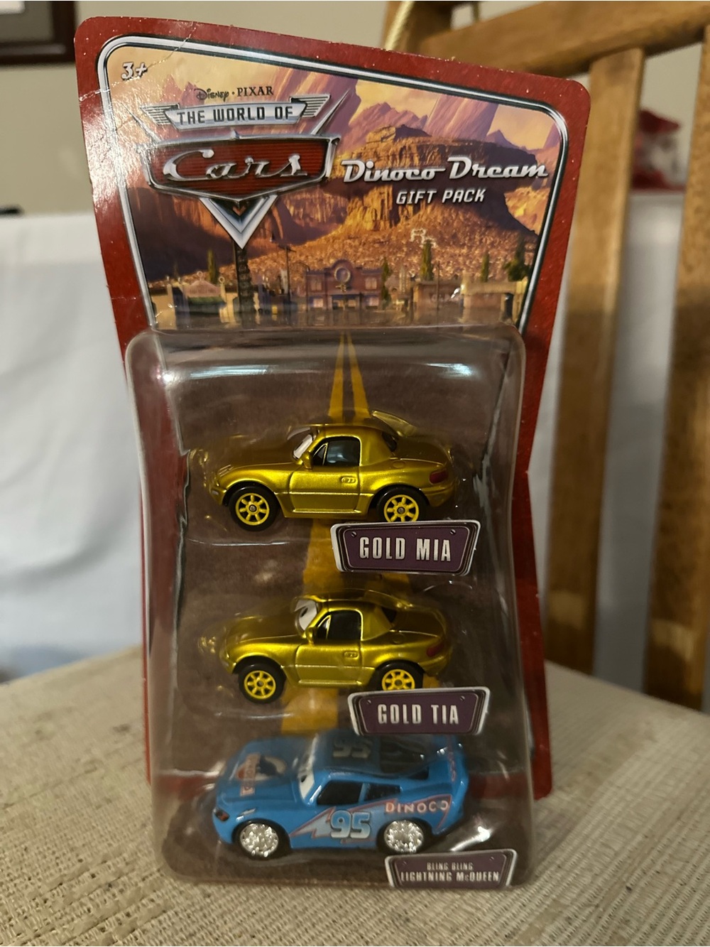 Cars Dinoco Dream Gift Pack – Gold Mia, Gold Tia & Bling Bling Lightning McQueen